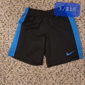 🐿 Boys 4T Nike Shorts